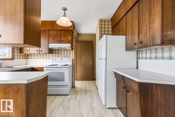 Edmonton, AB T5X1M9,14223 116 ST NW NW