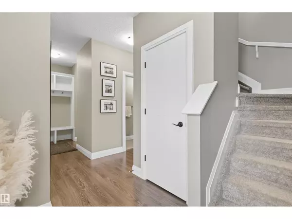 Edmonton, AB T6W3L2,8534 CUSHING PL SW