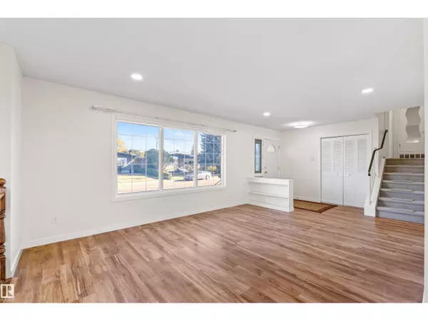 Edmonton, AB T6J1L9,3524 114 ST NW