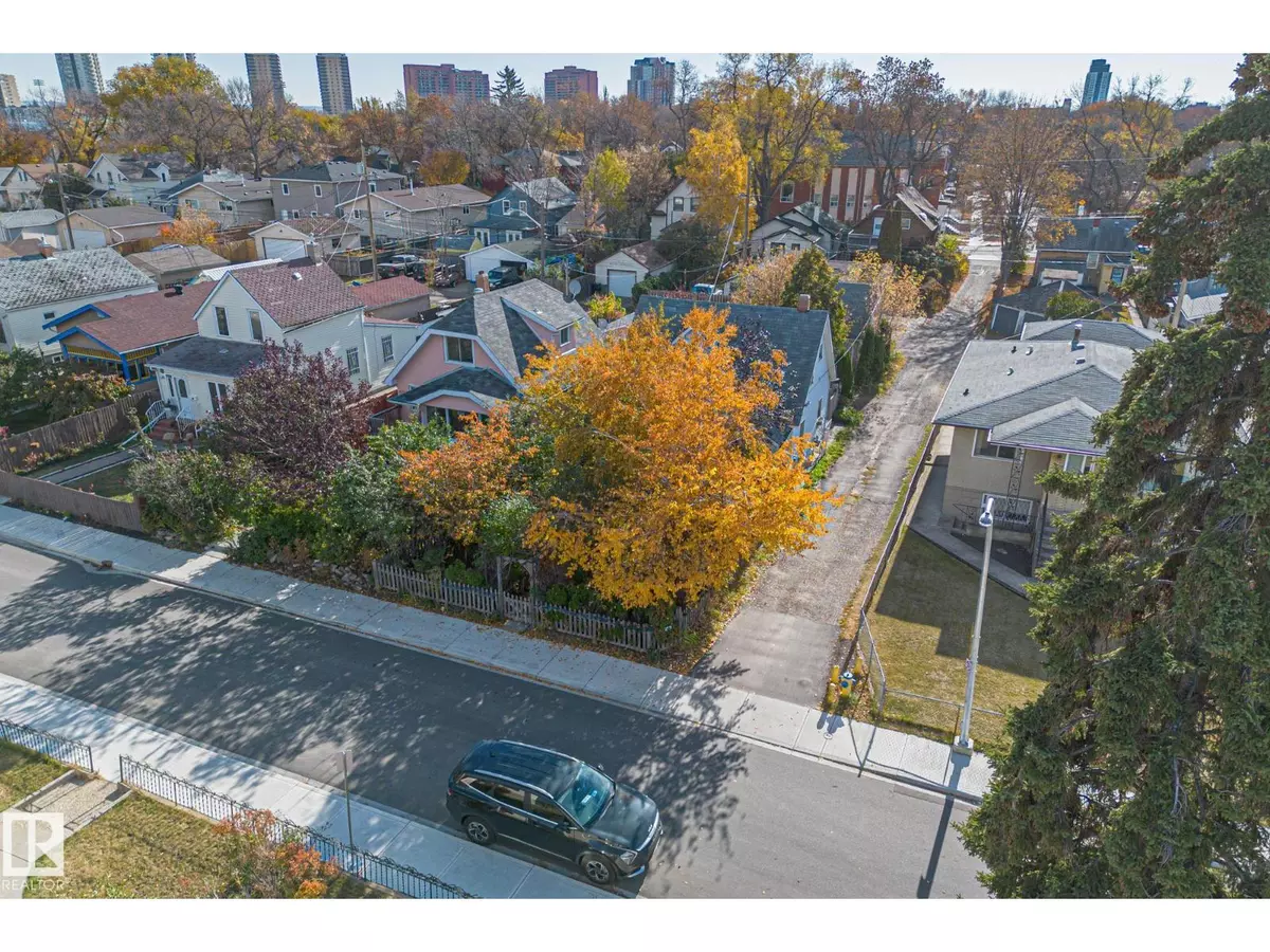 Edmonton, AB T5H1H2,9325 110 AV NW