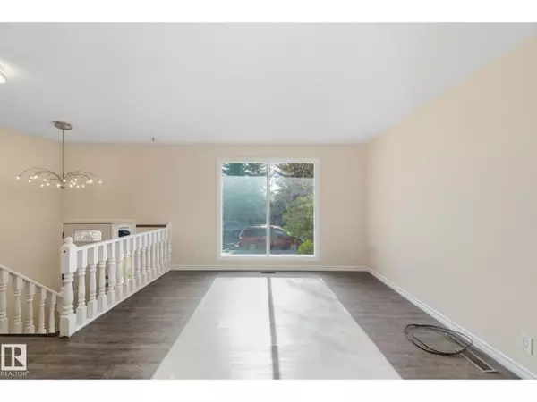 Edmonton, AB T5E0H6,9508 9510 128 AV NW NW