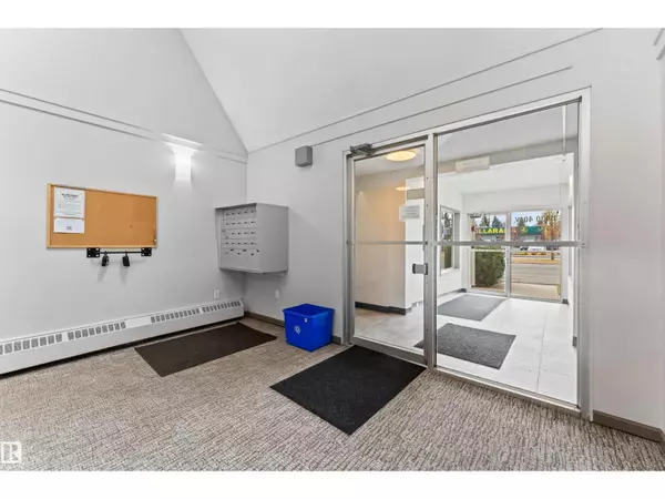 Edmonton, AB T6J0R5,#207 11430 40 AV NW