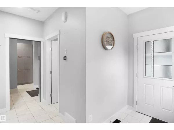 Edmonton, AB T6T1A3,811 35 AV NW