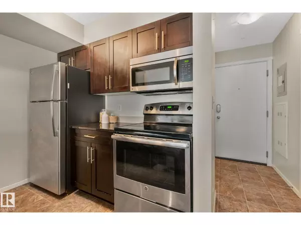 Edmonton, AB T6R0W3,#210 5804 MULLEN PL NW