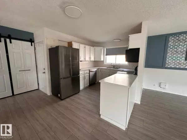 Edmonton, AB T6L2T5,2014 46 ST NW