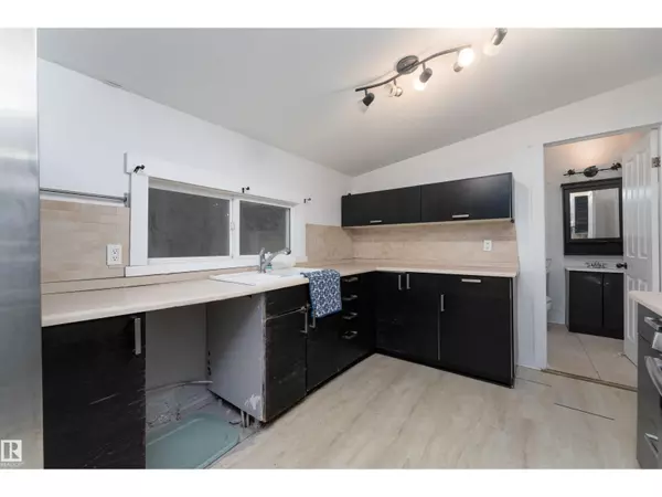 Edmonton, AB T5G1M7,12018 95 ST NW