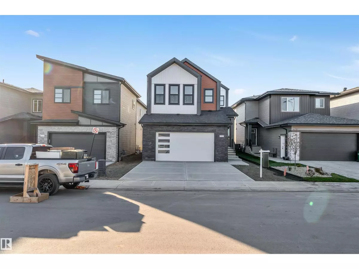 Edmonton, AB T6W5N6,7663 KIMIWAN CR SW