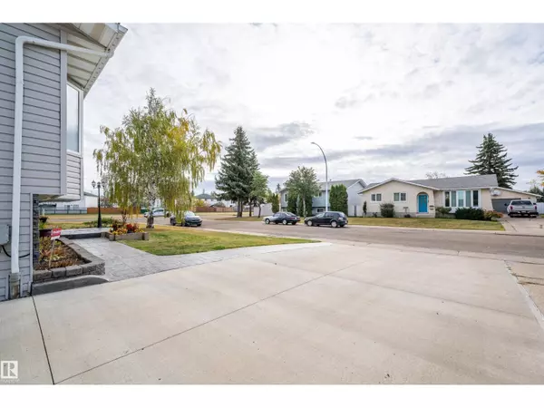 Edmonton, AB T5A2V9,3410 135A AV NW