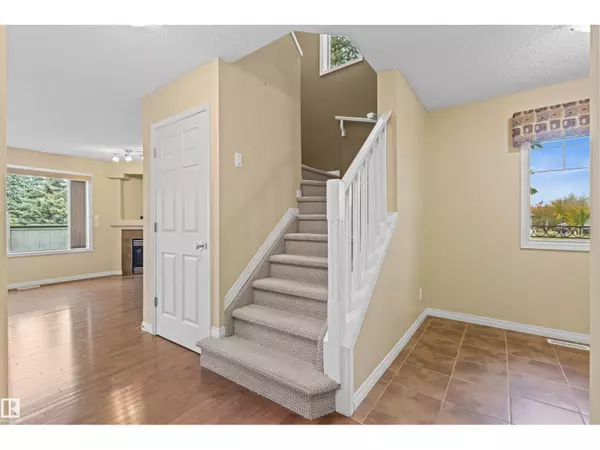 Edmonton, AB T6R0C9,#63 1128 156 ST NW