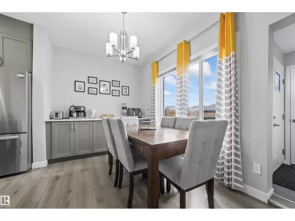 Edmonton, AB T6T2L4,2153 MAPLE RD NW