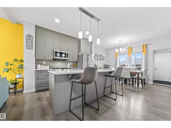 Edmonton, AB T6T2L4,2153 MAPLE RD NW