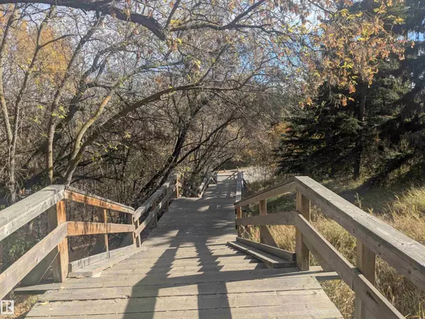 Edmonton, AB T6C3Y4,8311 96 ST NW