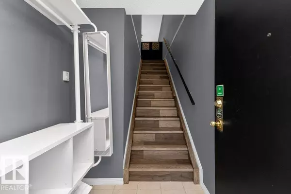 Edmonton, AB T5H4M4,#214 10105 95 ST NW