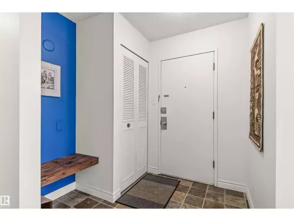 Edmonton, AB T5H3G2,#402 10725 111 ST NW