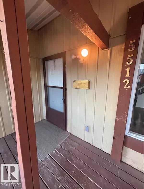 Edmonton, AB T6L1W3,5512 38B AV NW