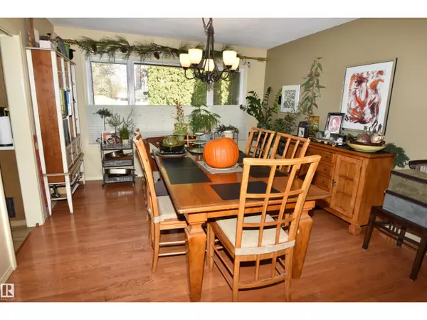 Edmonton, AB T5N0L2,13910 101A AV NW