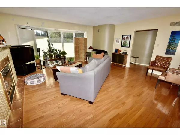 Edmonton, AB T5N0L2,13910 101A AV NW