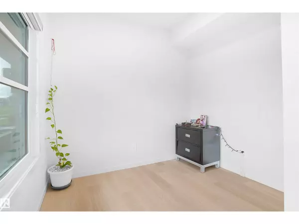 Edmonton, AB T6X3B2,510 37 ST SW