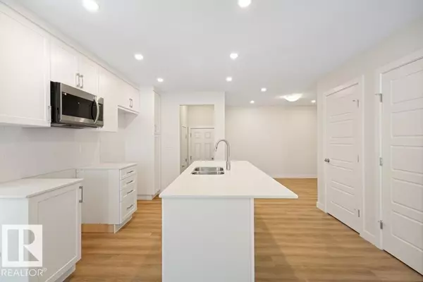 Sherwood Park, AB T8H3B3,1033 Hearthstone BV