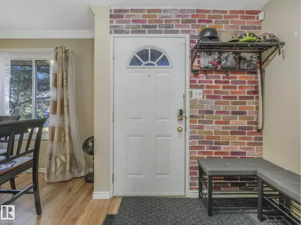 Edmonton, AB T6J2L3,#K8 1 GARDEN GROVE NW