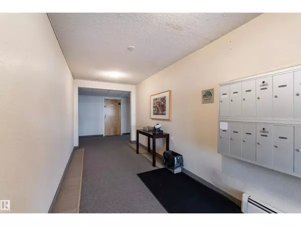 Edmonton, AB T5H3J2,#206 10826 113 ST NW