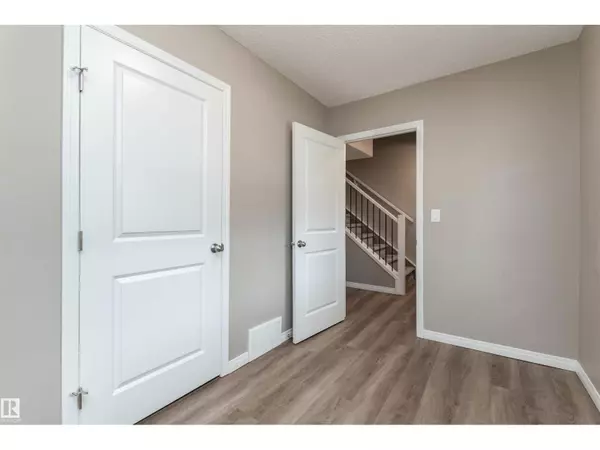 Edmonton, AB T6X2V7,#105 2072 WONNACOTT WY SW