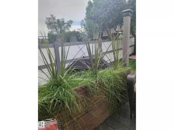 Sherwood Park, AB T8H1P8,158 MEADOWVIEW DR