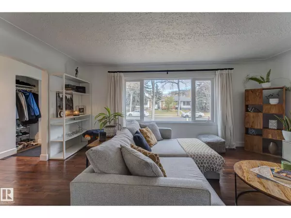 Edmonton, AB T5M2M1,13315 110 AV NW
