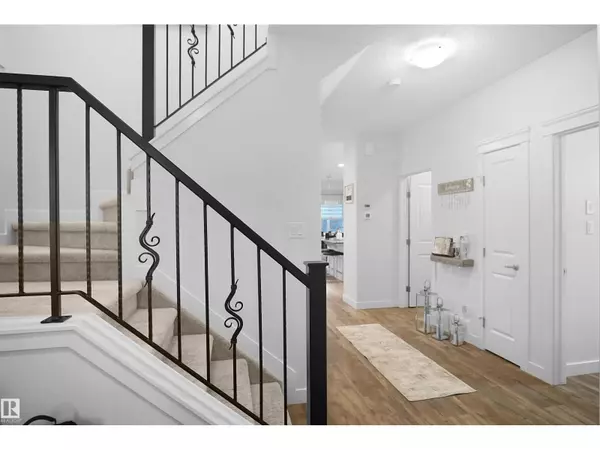 Edmonton, AB T5Y0Z3,4112 171 AV NW