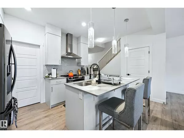 Edmonton, AB T6W4P8,16603 31 AV SW