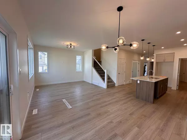 Edmonton, AB T6W2J2,6304 KING WD SW