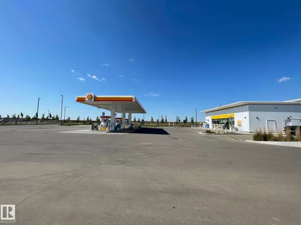 Edmonton, AB T5Z0T5,6828 178 AV NW NW