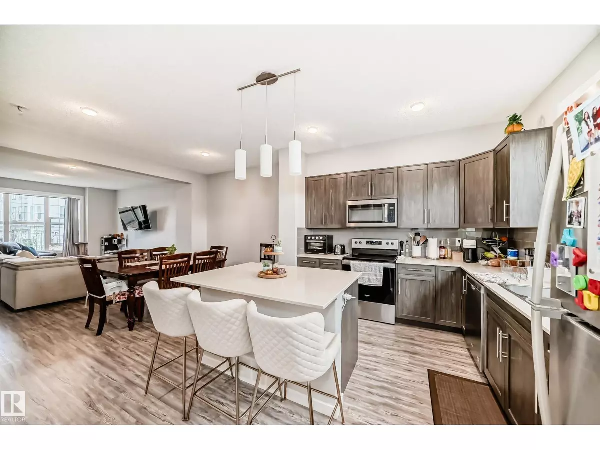 Edmonton, AB T6T2K1,2609 MAPLE WY NW