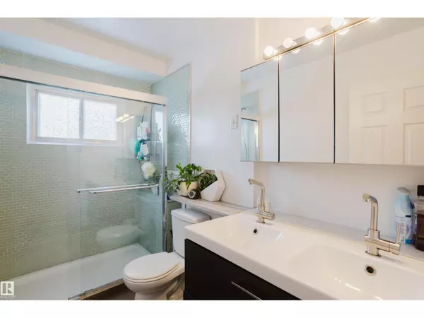 Edmonton, AB T5N0B3,14632 95 AV NW