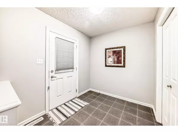 Edmonton, AB T6R0P4,1515 TOWNE CENTRE BV NW