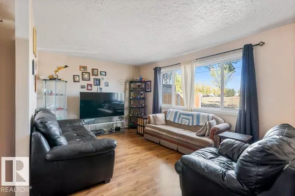 Edmonton, AB T5L3K1,13003 129 AV NW