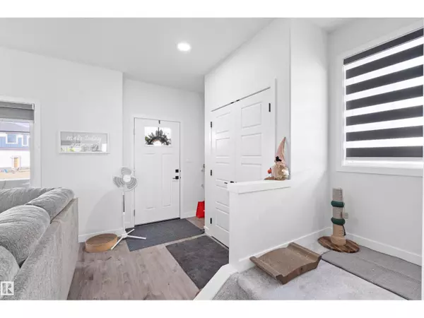 Edmonton, AB T6W4X8,5760 CAUTLEY CR SW