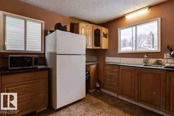 Edmonton, AB T6G0J7,10934 76 AV NW