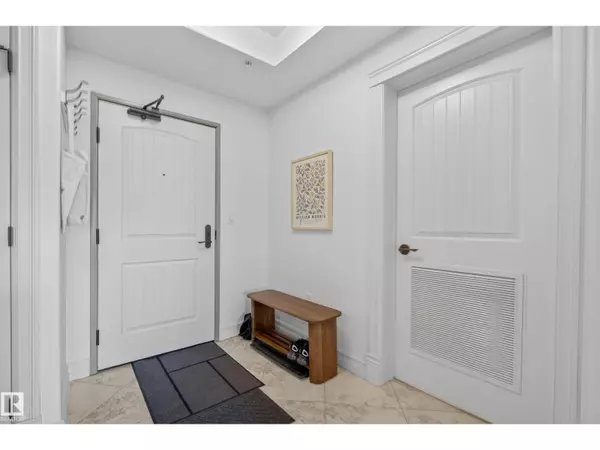 Edmonton, AB T5K1K6,#603 10142 111 ST NW