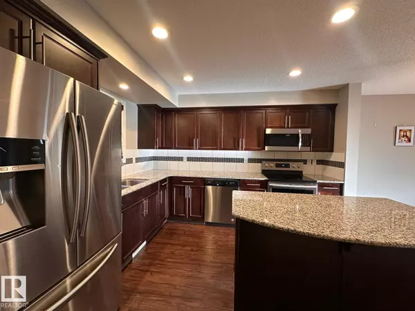 Edmonton, AB T6W3H8,176 DESROCHERS GATE GA SW