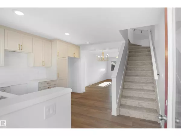 Edmonton, AB T5S0T1,2103 210 ST NW