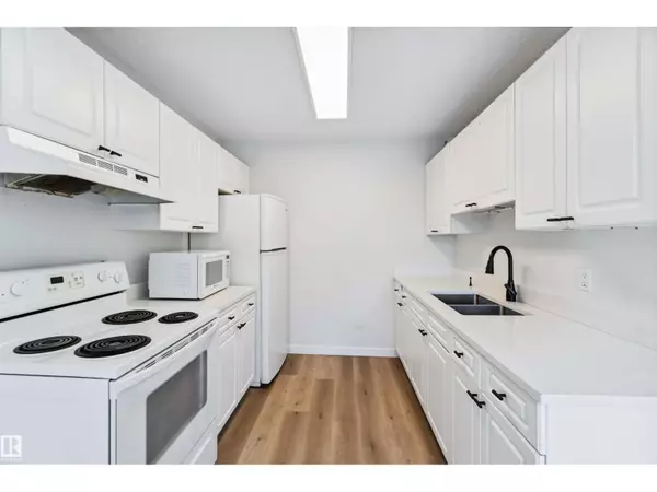 Edmonton, AB T6K1W1,1096 MILLBOURNE RD E NW