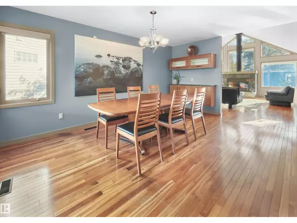 Edmonton, AB T6H1T4,11003 64 AV NW