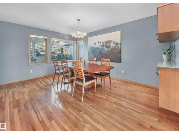 Edmonton, AB T6H1T4,11003 64 AV NW