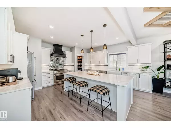 Edmonton, AB T6X2J1,4004 6 AV SW