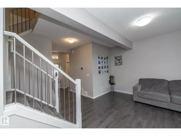 Edmonton, AB T5Y3P3,17147 49 ST NW