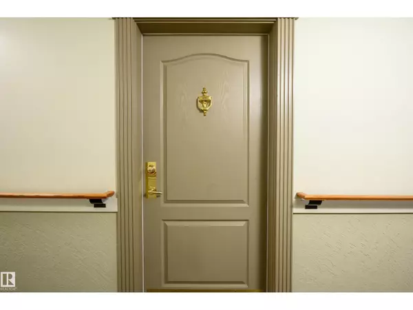 Edmonton, AB T5R5Z2,#401 8912 156 ST NW