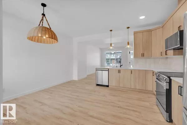 Edmonton, AB T6W4V8,1323 KESWICK DR SW