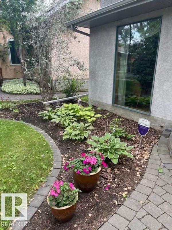 Edmonton, AB T6G0N4,11531 78 AV NW