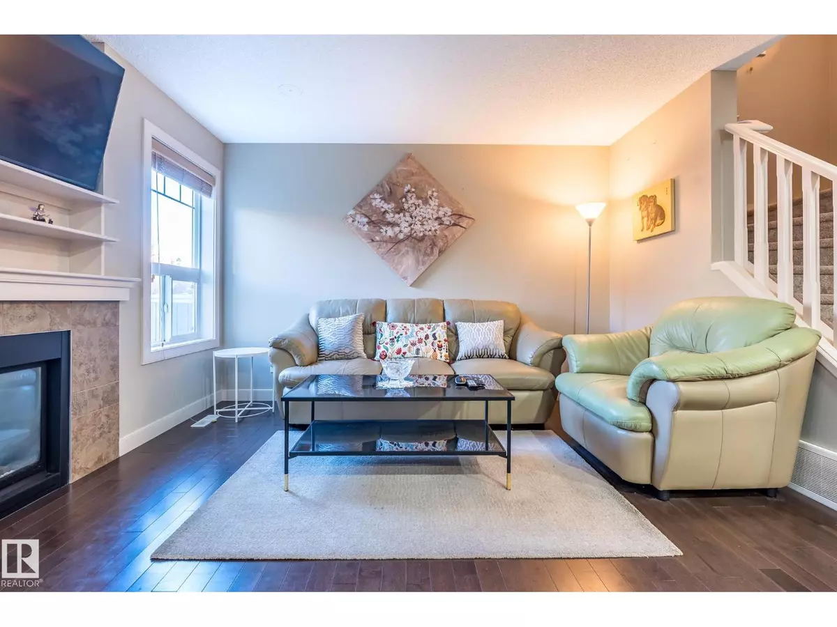 Edmonton, AB T6W0W5,1692 CUNNINGHAM WY SW